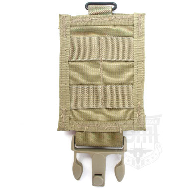 米軍放出品 軍用実物

SUB BELT HOLSTER ADAPTER

8415-01-529-2119

EAGLE製

MOLLE対応でWAR BELTなどに取り付け可能です。

【サイズ】
サイズ:約20×9cm
