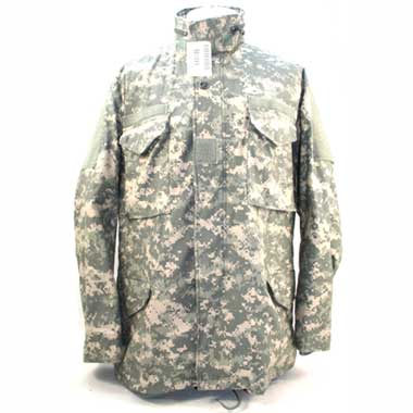 米軍払い下げ品 軍用実物

COAT COLD WEATHER FIELD UNIVERSAL PATTERN

M65フィールドジャケット、ACUカラーフード付き、両肩やフロントにはベルクロ(雌)が付いた状態で、雰囲気がありカッコイイ1着です。

また、M65フィールドジャケット専用のライナーを取り付けることが可能なので、保温性も抜群です。

ポケットもあり機能的な1着ですので、コレクション、コスプレ、普段着用にいかがでしょうか?

※イメージ画像とタグなど細部の仕様が異なる場合がございます。予めご了承下さいませ。

《US ARMY ACU UCP フィールドジャケット ミリタリーコート 迷彩ジャンパー ミリタリー衣料》
