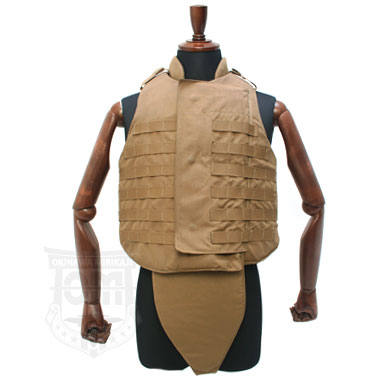 米軍放出品 軍用実物

US INTERCEPTOR BASE VEST OUTERSHELL CLASS 1

アメリカ海兵隊で使用されたインターセプターボディーアーマーです。
両脇に付いているウェビングでお腹周りのサイズを調整することができます。

前をボタンとベルクロにて固定するタイプとなっております。

股間、襟アーマー付
ソフトアーマー入り

※襟アーマーのみMサイズとなっております。
※前面を留めるベルクロに糸のほつれがございます。
　予めご了承下さいませ。

【サイズ】
サイズ:S
着丈:約43cm
