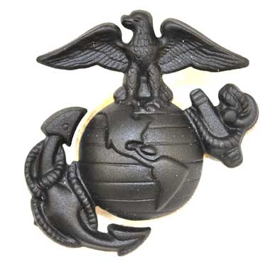 米軍払い下げ品　軍用実物

USMC SERIALピンバッチ

ドレスキャップなどに取り付ける黒いタイプのパッチです。
ネジにて固定タイプ

コレクションなどにいかがでしょうか？

サイズ約4×4cm

※画像の台紙と異なる場合があります。
ご了承くださいませ。