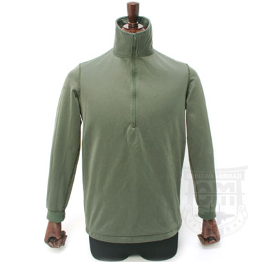 米軍払い下げ品 軍用実物

SHIRT SLEEPING HEAT RETENTIVE AND MOISTURE RESISTANT

厚手のフロントジッパータイプのODインナーウェアー
軽量な上、伸縮性、通気性に優れた素材が使用されていており、インナーウエアに最適です。

普段用やこれからの季節にいかがでしょうか？
