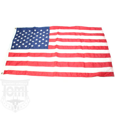 米軍放出品 米軍払い下げ品

UNITED STATES AMEICA FLAG

100%POLYESTER

アメリカ国旗(星条旗)

旗の左サイトには上下にハトメが付いており
様々な固定が可能で、素材は100%ポリエステルなので
丈夫で水にも強いです。

【サイズ】
約88×150cm