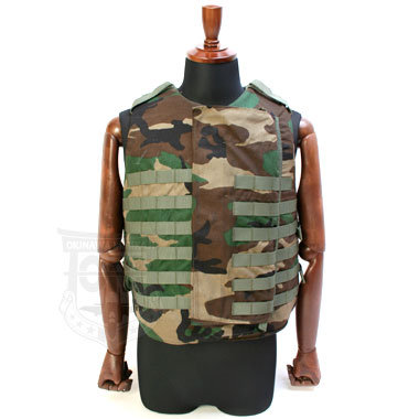 米軍払い下げ品 軍用実物

Point Blank BASE VEST INTERCEPTOR BASE VEST Outershell

アメリカ軍で使用されたインターセプターボディーアーマーです。

表面にはMOLLEテープが付いており、用途に応じてポーチなどを取り付けることが可能です。
また、両脇にあるウェビングを使用してお腹周りを調整することができます。

※背面に文字の書き入れがございます。

【サイズ】
サイズ:L(CHEST:41〜45)
肩幅:約34cm 着丈:約47cm 