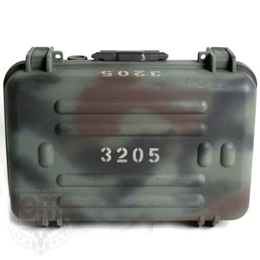 米軍放出品 軍用実物

AN/PVS-7B GOGGLES NIGHT VISION HERD CASE WOOD
ナイトビジョン ハードボックス 暗視装置

PVS-7Bナイトビジョンを入れるハードケース

中には衝撃吸収クッションスポンジが敷き詰められており、取っ手付きなので持ち運びにも便利です。
また、ウッドランドカラーに塗装加工が施されております。

※中古放出品の為、耐久性や機能は新品より衰えます。

【サイズ】
サイズ:約28×42×15cm