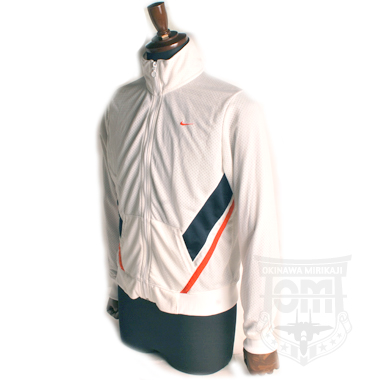 NIKE TRAINING JACKET レディース2500円⇒1500円