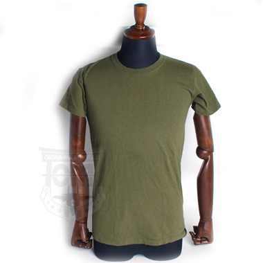 米軍放出品 軍用実物

USMC DUKE トレーニングシャツ コットン
DUKE ATHLETIC PRODUCTS

海兵隊 DUKE ミリタリー OD  T-シャツ

米兵がトレーニング時や戦闘服の中から着るトレーニングT-シャツです。

シンプルで丈夫なシャツですので、普段用などにいかがでしょうか?

100%:COTTON

※年代によってタグの色が異なります。

※中古コンディションについて、マジックペンで落書きがされた箇所や細かな穴が開いている場合がございます。
《USMC MARINE CORPS インナーシャツ》
