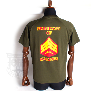 SERGEANT OF MARINES プリントシャツ

海兵隊

SERGEANT OF MARINESの文字や階級章がプリントされたTシャツ。

100%:POLYESTER

【サイズ】
サイズ:M
着丈:約61cm 身幅:約51cm 裄丈:約43cm 袖下:約10cm

サイズ:L
着丈:約67cm 身幅:約53cm 袖丈:約44cm 袖下:約13cm

