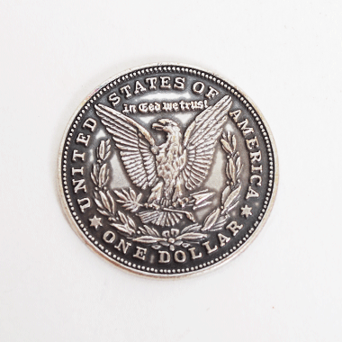 米軍払い下げ

UNITED STATES OF AMERICA
ONE DOLLAR エンブレム

コイン状のエンブレムです。

サイズ
直径：約3cm