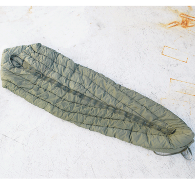 US MOUNTAIN REGULAR SLEEPING BAG OD 寝袋 羽毛タイプ の商品詳細｜ミリタリーショップなら米軍放出品 の専門店の沖縄ミリカジ