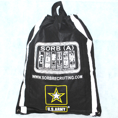 米軍放出品

US ARMY SORB ナップサック ブラック

カラー：ブラック

サイズ：約48×39cm(マチ無し)

素材：ポリ
和紙やタイベック(ポリ)のような素材です。

本体両側にリフレクター(反射板)がついております。

上部に取っ手もございます。

※米軍放出品の為、画像の程度とは若干異なる場合がございますので予めご了承下さい。
(キズ、へこみ、汚れ、穴あき、ほつれ、文字書入れ(名前、ナンバー)など