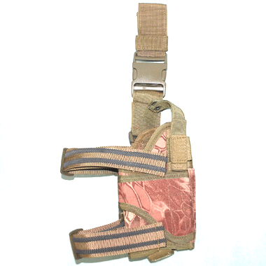 米軍放出品

LEG HOLSTER レッグホルスター パイソン 迷彩

カラー：パイソン迷彩

サイズ：約43×23×7cm

素材：ナイロン

サバゲーにいかがでしょうか。

※米軍放出品の為、画像の程度とは若干異なる場合がございますので予めご了承下さい。
(キズ、へこみ、汚れ、穴あき、ほつれ、文字書入れ(名前、ナンバー)など