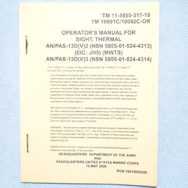 米軍放出品

OPERATORS MANUAL FOR SIGHT THERMAL オペレーターマニュアル

サイズ：約14×11×1cm

AN PAS-13D(V)2、D(V)3

名称、使用用途などが記載されております。

※米軍放出品の為、画像の程度とは若干異なる場合がございますので予めご了承下さい。
(キズ、へこみ、汚れ、穴あき、ほつれ、文字書入れ(名前、ナンバー)など