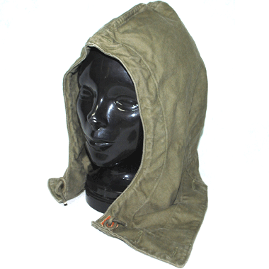 米軍放出品

HOOD for Jacket Field M-1943 フィールドジャケット フード OD

カラー：OD

サイズ：M
約37×34cm(平置き測定）
サイズ：L
約41×39ocm(平置き測定）

素材：コットン

ボタン、フードコードきれいにございます。
製造メーカー等により仕様が若干異なる場合がございます。

※米軍放出品の為、画像の程度とは若干異なる場合がございますので予めご了承下さい。
(キズ、へこみ、汚れ、穴あき、ほつれ、色味、文字書入れ(名前、ナンバー)など