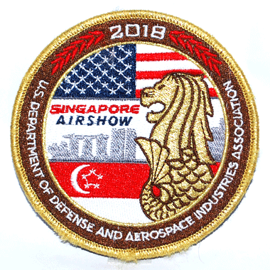 米軍放出品

SINGAPORE AIRSHOW 2018 ベルクロワッペン

サイズ：直径約10cm

ベルクロ、オスメスございます。

※若干の糸のほつれあり。

※米軍放出品の為、画像の程度とは若干異なる場合がございますので予めご了承下さい。
(キズ、へこみ、汚れ、穴あき、ほつれ、色味、文字書入れ(名前、ナンバー)など