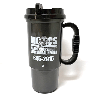 米軍放出品

ミリタリータンブラー MCCS MARINE CORPS MADE IN USA ブラック

カラー：ブラック

サイズ：約18.5cm　フタ部分：直径約8.5cm
底部分：直径約6cm

素材：プラスチック

MADEINUSA

フタ部分のつまみを回すと吸い口が出てきます。

※フタや内側が汚れておりますのでご使用の際にはしっかり洗浄ください。

※米軍放出品の為、画像の程度とは若干異なる場合がございますので予めご了承下さい。
(キズ、へこみ、汚れ、穴あき、ほつれ、色味、文字書入れ(名前、ナンバー)など