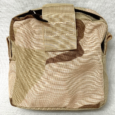 米軍放出品 軍用実物

MOLLE 2 POCKET MEDIC メディック ポーチ 3C

カラー：3C

サイズ：約15×15×7cm

素材：ナイロン100％

※米放出品の為、画像の程度とは若干異なる場合がございますので予めご了承下さい。
(キズ、へこみ、汚れ、穴あき、ほつれ、文字書入れ(名前、ナンバー)など