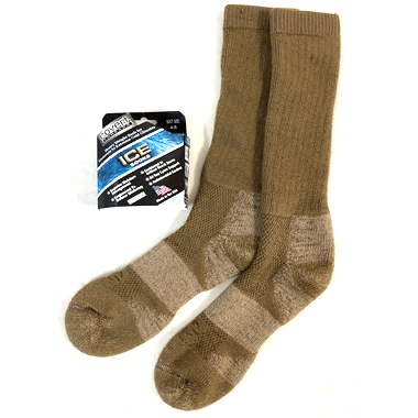 米軍放出品

ICE EXTREME COLD BOOTS SOCK コヨーテ MADE IN USA

カラー：コヨーテ

サイズ：4-8(24-26cm)

素材：ウィッキングアクリル48%　ウール35%　その他17%

HEAVY WEIGHT

MADE IN USA

保温性のある肉厚なブーツソックスです。

※米軍放出品の為、画像の程度とは若干異なる場合がございますので予めご了承下さい。
(キズ、へこみ、汚れ、穴あき、ほつれ、色味、文字書入れ(名前、ナンバー)など