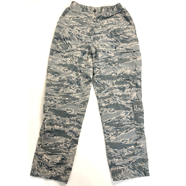 米軍放出品 軍用実物

USAF TROUSERS WOMENS UTILITY CAMO BDUパンツ レディース ABU

カラー：ABU

サイズ：S-R
ウエスト：約66cm
股下：約82cm

素材：ナイロン50％　コットン50％

リップストップ生地

レディースサイズ

計8か所にポケットがございます。

サバゲー、普段使いにいかがでしょうか。

※米軍放出品の為、画像の程度とは若干異なる場合がございますので予めご了承下さい。
(キズ、へこみ、汚れ、穴あき、ほつれ、文字書入れ(名前、ナンバー)など

【戦闘服 USAF 空軍パンツ ミリタリーファッション ミリタリーコーデ 古着 軍パン 】