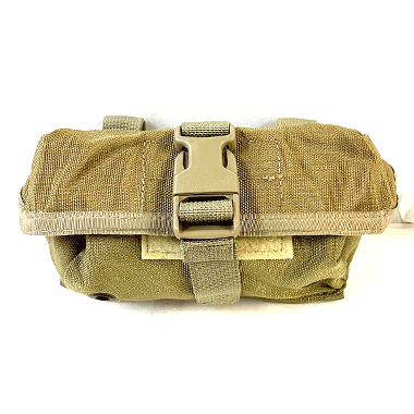 米軍放出品

S.O.TECH AMMO POUCH 7.62 50RD

カラー：TAN

サイズ：約10×18cm

素材：ナイロン

MADE IN USA

サバゲーにいかがでしょうか。

※米軍放出品の為、画像の程度とは若干異なる場合がございますので予めご了承下さい。
(キズ、へこみ、汚れ、穴あき、ほつれ、色味、文字書き入れなど)