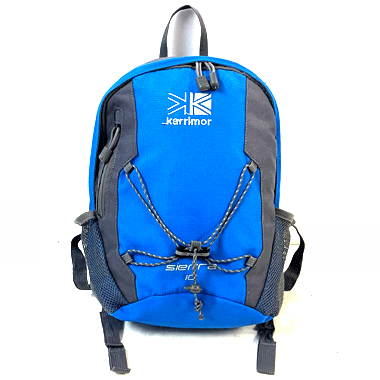 米軍放出品

SIERRA karrimor シエラ カリマー バックパック 10L キッズ

カラー：ブルー

サイズ：約32×24cm

※米軍放出品の為、画像の程度とは若干異なる場合がございますので予めご了承下さい。
(キズ、へこみ、汚れ、穴あき、ほつれ、文字書入れ(名前、ナンバー)など