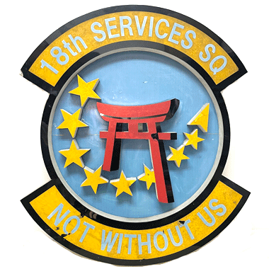 米軍放出品

18TH SERVICES SQ サインボード

サイズ：約76×67×5.5cm

素材：硬いウレタン素材

コレクション、お店、ガレージのディスプレイには最高の一品です。

一般人では手に入らない物ですね！

※米軍放出品の為、画像の程度とは若干異なる場合がございますので予めご了承下さい。
(キズ、へこみ、汚れ、穴あき、ほつれ、色味、文字書入れ(名前、ナンバー)など