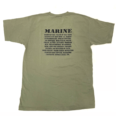 米軍放出品

USMC ミリタリープリントTシャツ ベヴィーウエイト OD

カラー：OD

サイズ：XL
着丈:約70cm 身幅:約53cm 肩幅:約49cm 袖丈:約20cm

素材：コットン100％

胸にワンポイント、バックにプリントがございます。

少しだけ色褪せ感じますが古着として十分お楽しみいただけます。

※米軍放出品の為、画像の程度とは若干異なる場合がございますので予めご了承下さい。
(キズ、へこみ、汚れ、穴あき、ほつれ、文字書入れ(名前、ナンバー)など