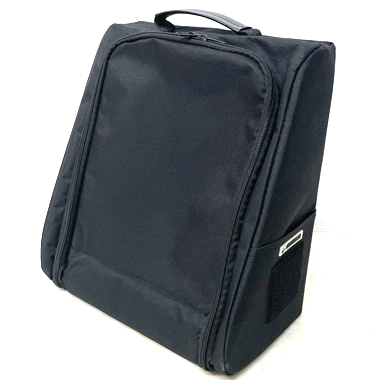 米軍放出品

THE COVERBAG ドレスキャップ バッグ ブラック

カラー：ブラック

サイズ：約31×28×16cm

素材：ナイロン

ドレスキャップを収納する専用バッグです。

※米軍放出品の為、画像の程度とは若干異なる場合がございますので予めご了承下さい。
(キズ、へこみ、汚れ、穴あき、ほつれ、文字書入れ(名前、ナンバー)など