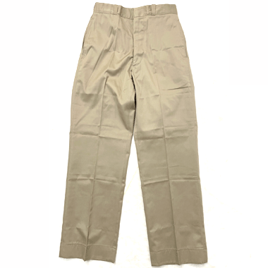 米軍放出品 軍用実物

US TROUSERS MANS KHAKI USMC SHADE 2101 チノパンツ 70s

カラー：カーキ

サイズ：30×31(裾直しされております)
ウエスト：約76cm　股下：約c77m

素材：コットンポリ

アメリカ海兵隊チノパンツ

GENERAL ジッパー

市場価格上昇中の大人気ミリタリーチノパンツ！

なんにでもコーディネートできちゃう！1本持ってて損はありません！

※米軍放出品の為、画像の程度とは若干異なる場合がございますので予めご了承下さい。
(キズ、へこみ、汚れ、穴あき、ほつれ、色味、文字書き入れなど)