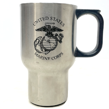 米軍放出品

US MARINE ステンタンブラー 

カラー：シルバー

サイズ：約15cm 飲み口：直径約9cm

底には滑り止め付き

※米軍放出品の為、画像の程度とは若干異なる場合がございますので予めご了承下さい。
(キズ、へこみ、汚れ、穴あき、ほつれ、色味、文字書き入れなど)