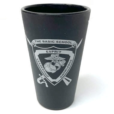 米軍放出品

USMC シリコンコップ ブラック

カラー：ブラック

サイズ：約14.5cm 飲み口：約9cm

素材：シリコン

アメリカではよく使われております。

割れる心配もなく持ち運びも楽々！

※新品ですが、静電気でホコリがつきやすいです。

※米軍放出品の為、画像の程度とは若干異なる場合がございますので予めご了承下さい。
(キズ、へこみ、汚れ、穴あき、ほつれ、文字書入れ(名前、ナンバー)など