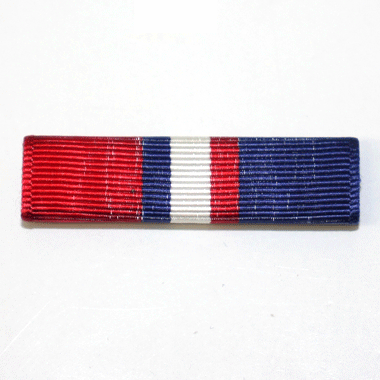 米軍放出品 軍用実物 

略綬リボン National Defense Service Medal 

ナショナルディフェンスサービスメダル

サイズ：約1×3.5cm

1999年3月24日-2000年5月01日でユーゴスラビアコソボに展開された部隊に参加・死亡・負傷・空爆への参加・もしくは支援した場合授与されます。

※新品未開封品ですが、汚れがある場合がございます。

PX品の場合あり

※米軍放出品の為、画像の程度とは若干異なる場合がございますので予めご了承下さい。
(キズ、へこみ、汚れ、穴あき、ほつれ、色味、文字書き入れなど)