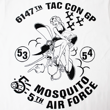 MOSQUITO PINUP GIRL PRINT T-SHIRT ホワイト