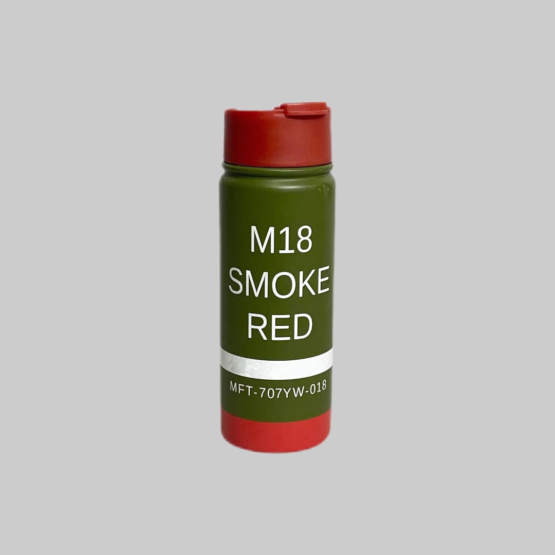 米軍放出品

M18 SMOKE RED WATER BOTTLE

カラー：グリーン

サイズ：約22cm

素材：ステンレススチール

フリップトップ式の持ち運びしやすいコンパクトサイズのウォーターボトル。

ボトル外側は結露を防ぐ二重壁の断熱材で、真空シールが熱や冷たさを
閉じ込めてくれます。

※使用感や多少の汚れございます。

※中古品の為、性能が劣る場合がございます。予めご了承ください。

※米軍放出品の為、画像の程度とは若干異なる場合がございますので予めご了承下さい。
(キズ、へこみ、汚れ、穴あき、ほつれ、色味、文字書入れ(名前、ナンバー)など



