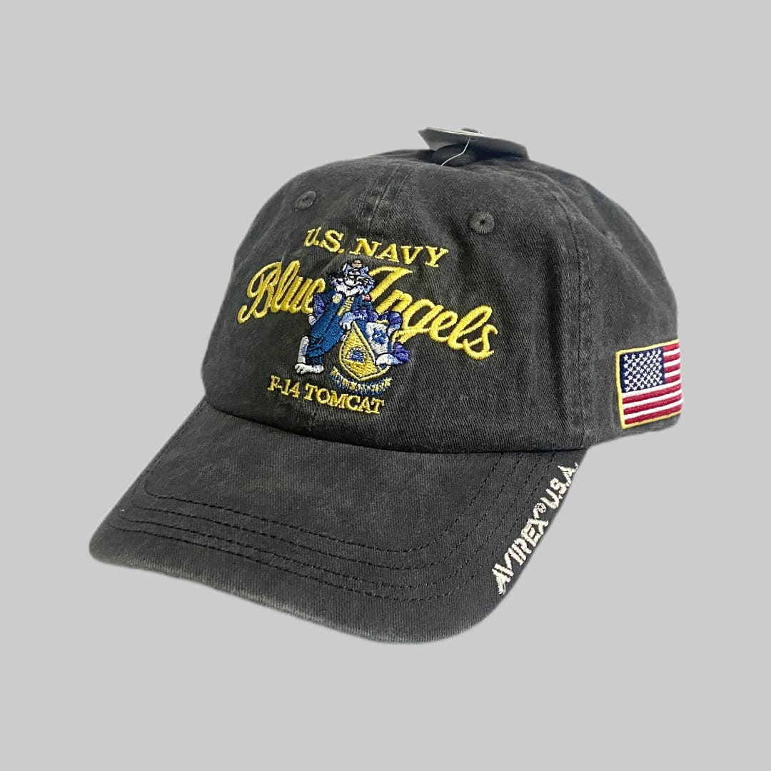 AVIREX

【AVIREX】U.S.NAVY TOMCAT CAP

カラー：ブラック

サイズ：FREE

素材：コットン100％

フロント部分のTOMCAT刺繍がポイントのキャップ。

ストリートスタイルにぴったりのカジュアルな印象に仕上がっています。

老若男女に楽しんでお使いいただけるアイテムです。