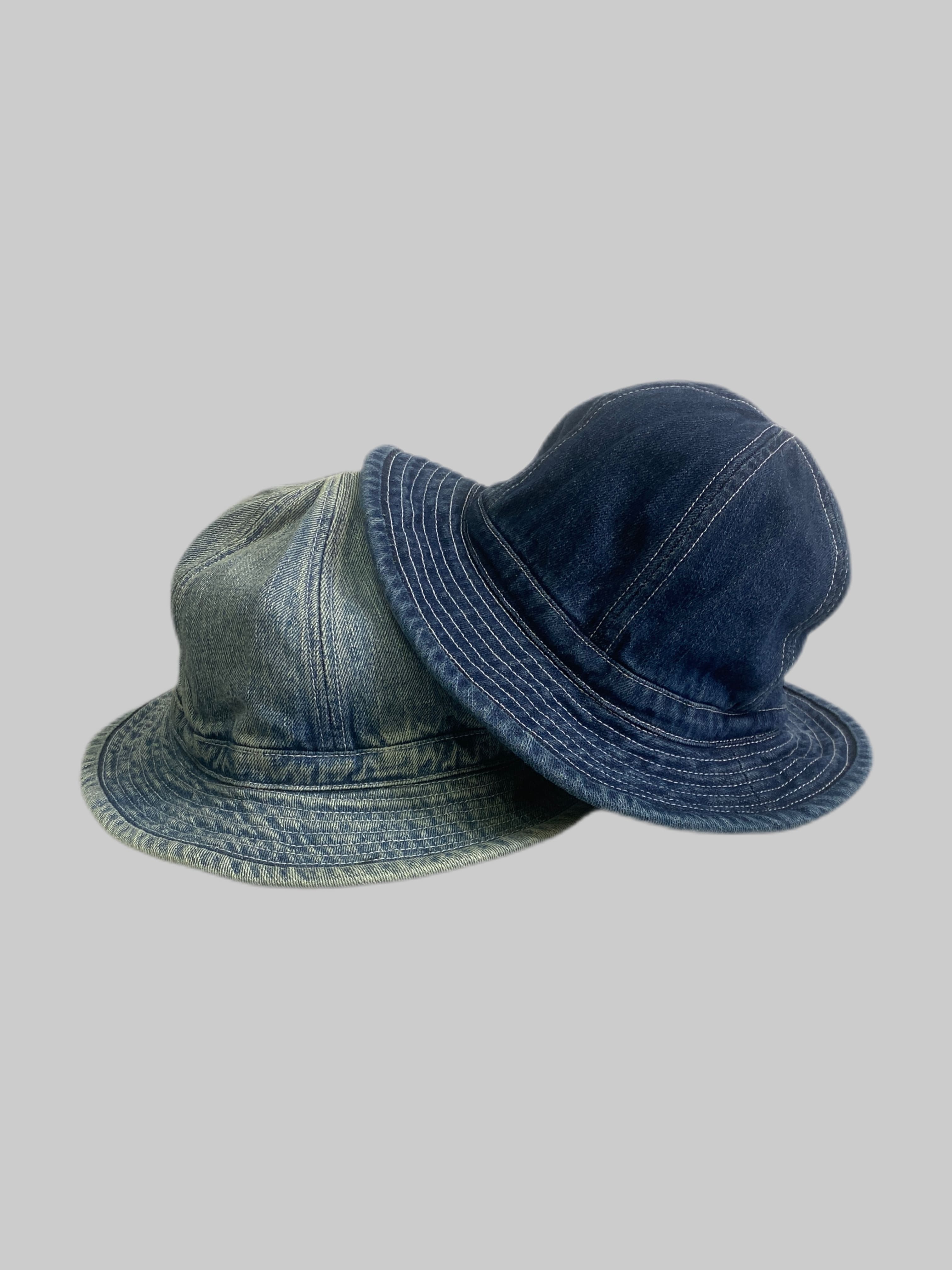 HOUSTON

【HOUSTON】DENIM ARMY HAT

カラー：VINTAGE WASH / INDIGO

サイズ：FREE　頭周り：約61cm

素材：コットン100％

しっかりとした12オンスのデニム生地を使用したアーミーハット。

ツバは短め、トップは高めに設定されたヴィンテージライク仕様。

経年変化を楽しめるインディゴと長年着用し続けたような
ヴィンテージ感を始めから味わえるヴィンテージウォッシュの2色展開。

※画像2枚目がVINTAGE WASH、3枚目がINDIGOになります。