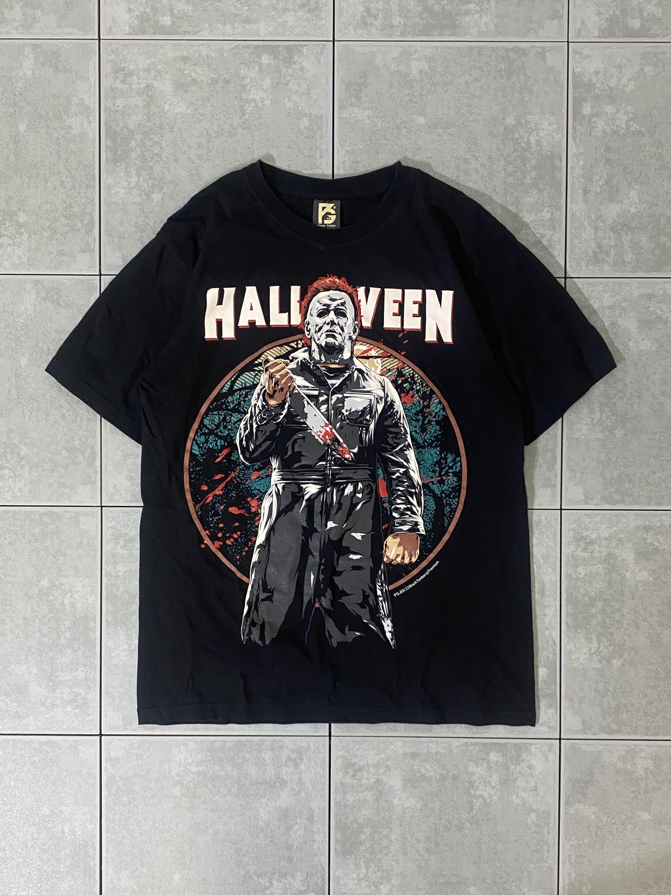 BLACK TIMBER

【BLACK TIMBER】HALLOWEEN MOVIE T-SHIRT

カラー：ブラック

サイズ：L
着丈：約68cm　身幅：約52cm　肩幅：約49cm　袖丈：約23cm

素材：コットン100％

ホラー映画「ハロウィン」マイケルマイヤーズまたの名はブギーマンの
なんとも恐ろしい一枚。

あまり使用感なく状態良いです。

着用はもちろんですが、コレクションにもいかがでしょうか。

※画像の程度とは若干異なる場合がございますので予めご了承下さい。
(キズ、へこみ、汚れ、穴あき、ほつれ、文字書入れ(名前、ナンバー)など
