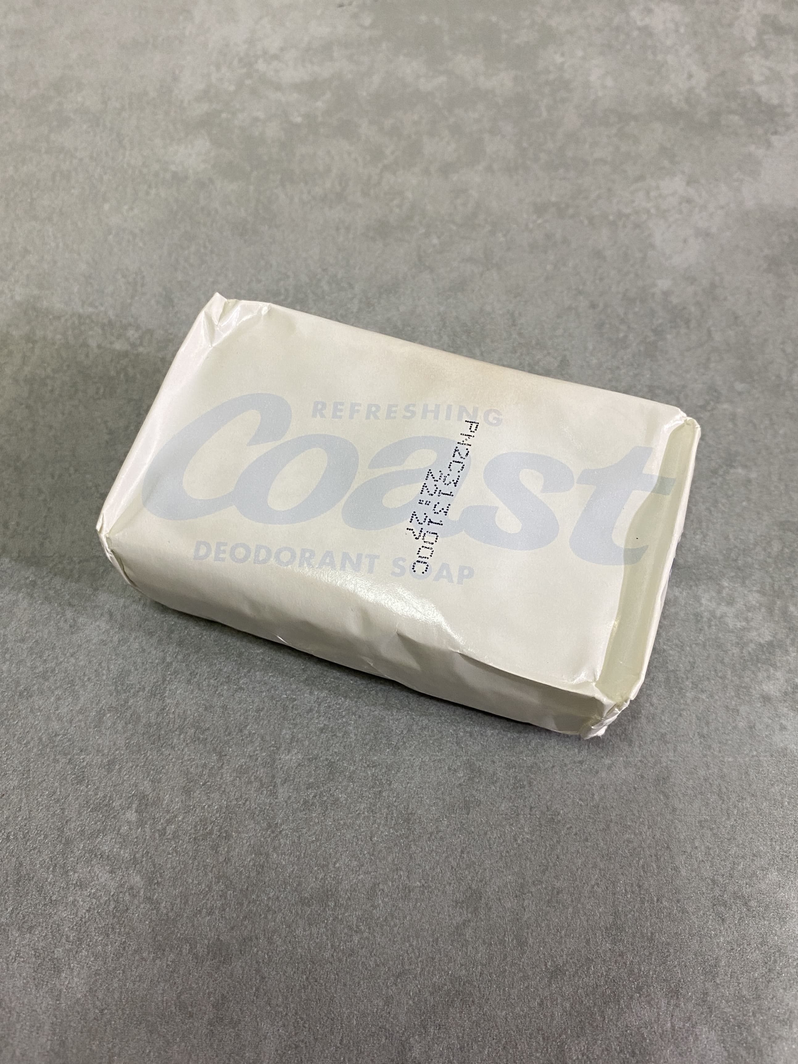 coast

coast REFRESHING DEODORANT SOAP

サイズ：約5×9×2.5cm

原産国　アメリカ

113g

眠気スッキリの爽快な香りが持続する強力アロマ石けんです。

消臭デオドラント効果もあり、
泡立ちが良く、クールで新鮮な香りです。

※新品ですが、当店でも袋を開封していない為
石鹸自体のコンディションは不明です。
万が一、汚れやカビなどがあった場合でも
返品、交換はできませんのでご了承下さい。

※画像の程度とは若干異なる場合がございますので予めご了承下さい。
(キズ、へこみ、汚れ、穴あき、ほつれ、文字書入れ(名前、ナンバー)など