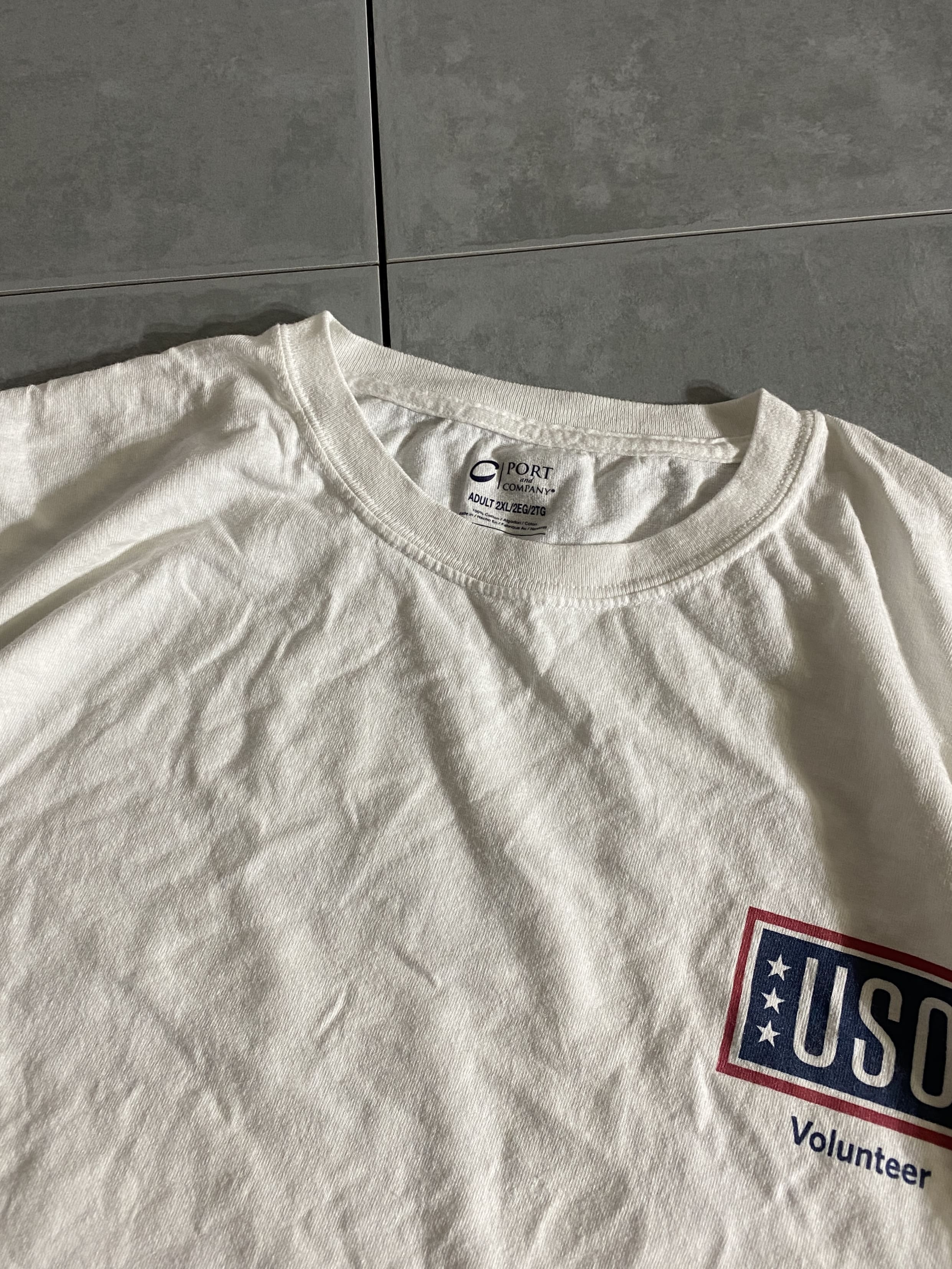 【PORT&COMPANY】USO VOLUNTEER S/S TEE