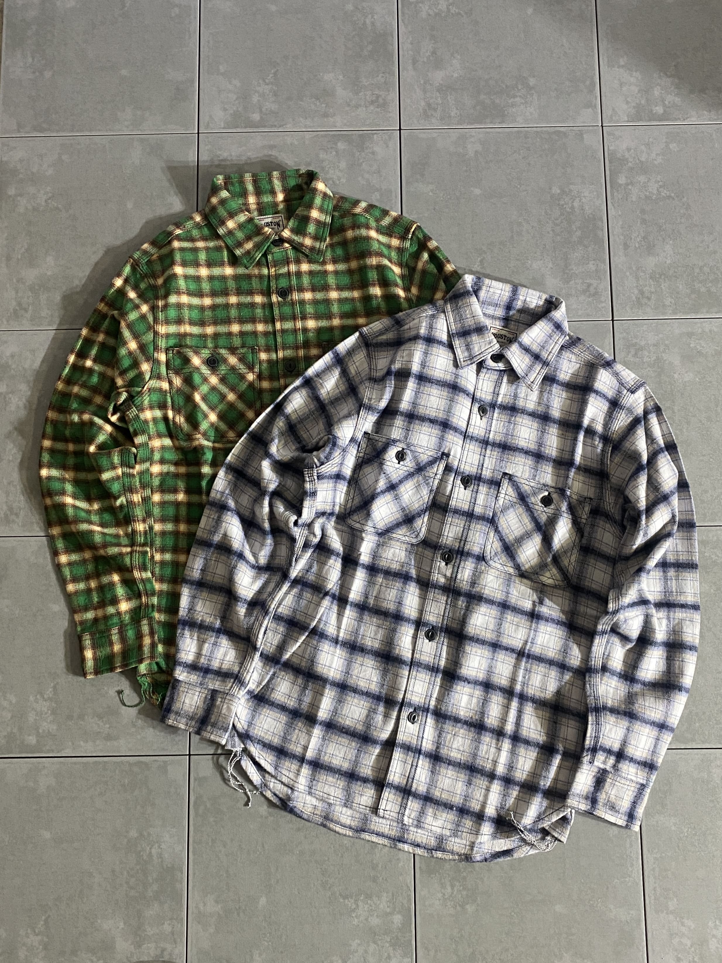 HOUSTON

【HOUSTON】RECYCLE COTTON CHECK FLANNEL SHIRTS

カラー：NAVY / GREEN

サイズ：M / L / XL
M 着丈:約73cm 身幅:約50cm 肩幅:約43cm 袖丈:約63cm
L 着丈:約75cm 身幅:約53cm 肩幅:約45cm 袖丈:約64cm
XL 着丈:約77cm 身幅:約56cm 肩幅:約47cm 袖丈:約65cm

素材：コットン100％

リサイクルコットンを使用したフランネルチェックシャツ。

製造工場などで廃棄される綿の裁断物や落ち綿を
集めて紡績しています。

ディテールはタフな3本針縫製にマチ付き。

製品柔軟洗い加工入りで、ソフトな風合いと表面の
微起毛感が特徴。

コストパフォーマンス抜群の一着です。
