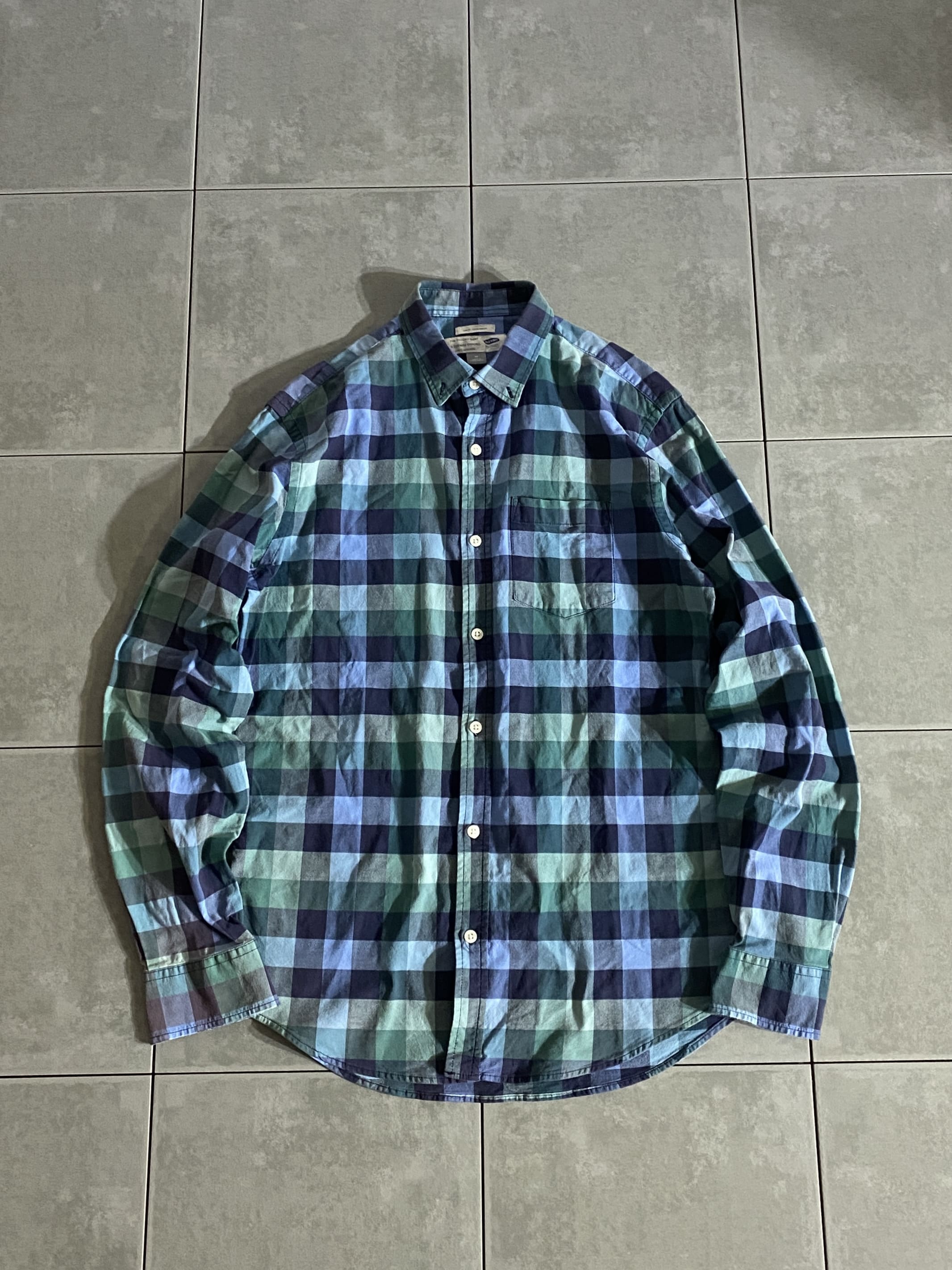 OLD NAVY

【OLD NAVY】THE OXFORD SHIRT

カラー：ブルー

サイズ：M
着丈：約76cm　身幅：約54cm　肩幅：約47cm　袖丈：約66cm

素材：コットン　スパンデックス

アメリカで絶大な人気を誇るOLD NAVY。

爽やかな色味でカジュアルなスタイルに
ピッタリな一着。

一枚着からインナー使いまで、
コーディネートの幅が広がるアイテムです。

※画像の程度とは若干異なる場合がございますので予めご了承下さい。
(キズ、へこみ、汚れ、穴あき、ほつれ、文字書入れ(名前、ナンバー)など


