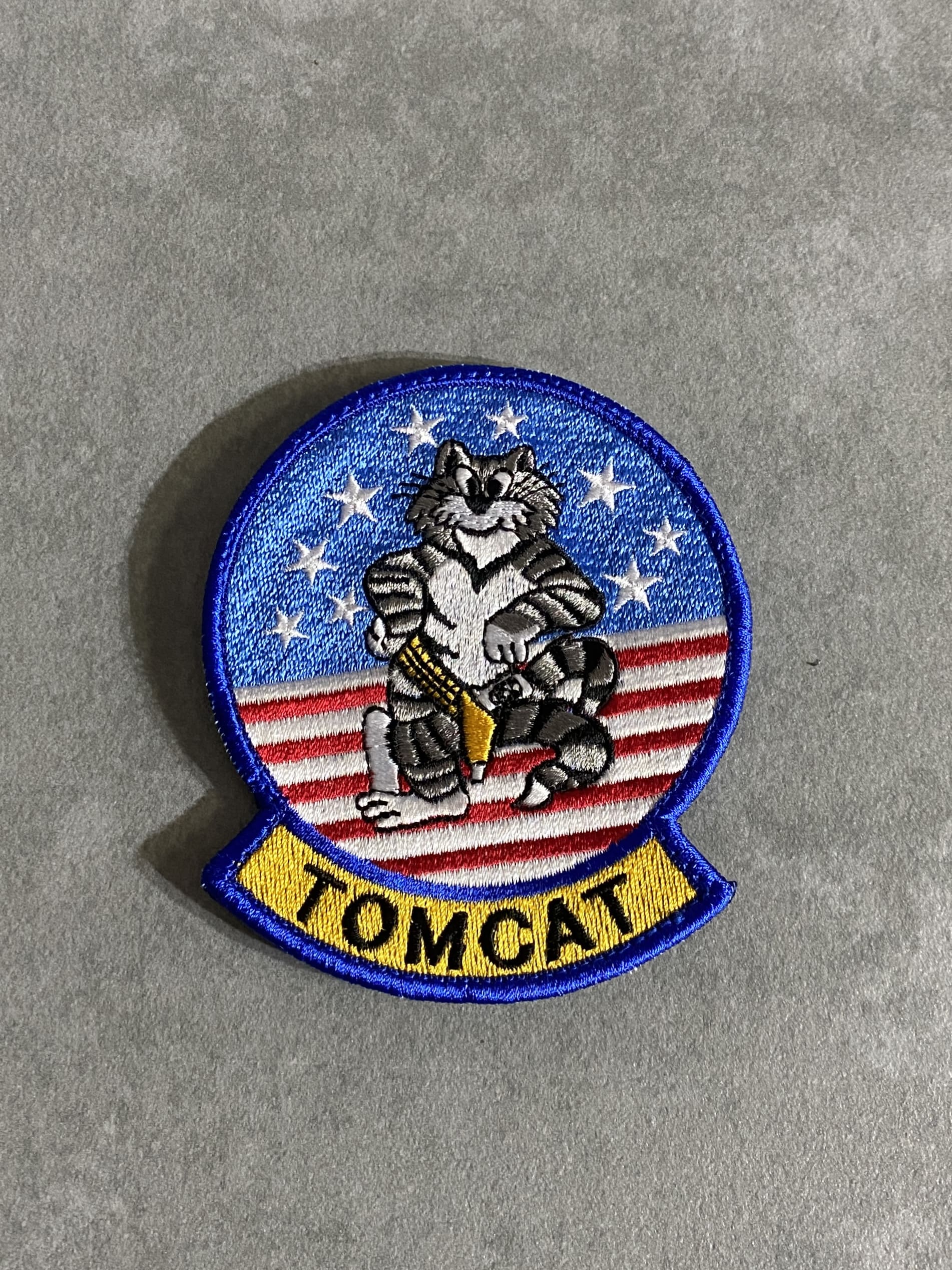 ワッペン

TOM CAT ワッペン

カラー：ブルー

サイズ：約10×8.5cm

裏地ベルクロ付

ジャケットやバッグなどにいかがでしょうか。