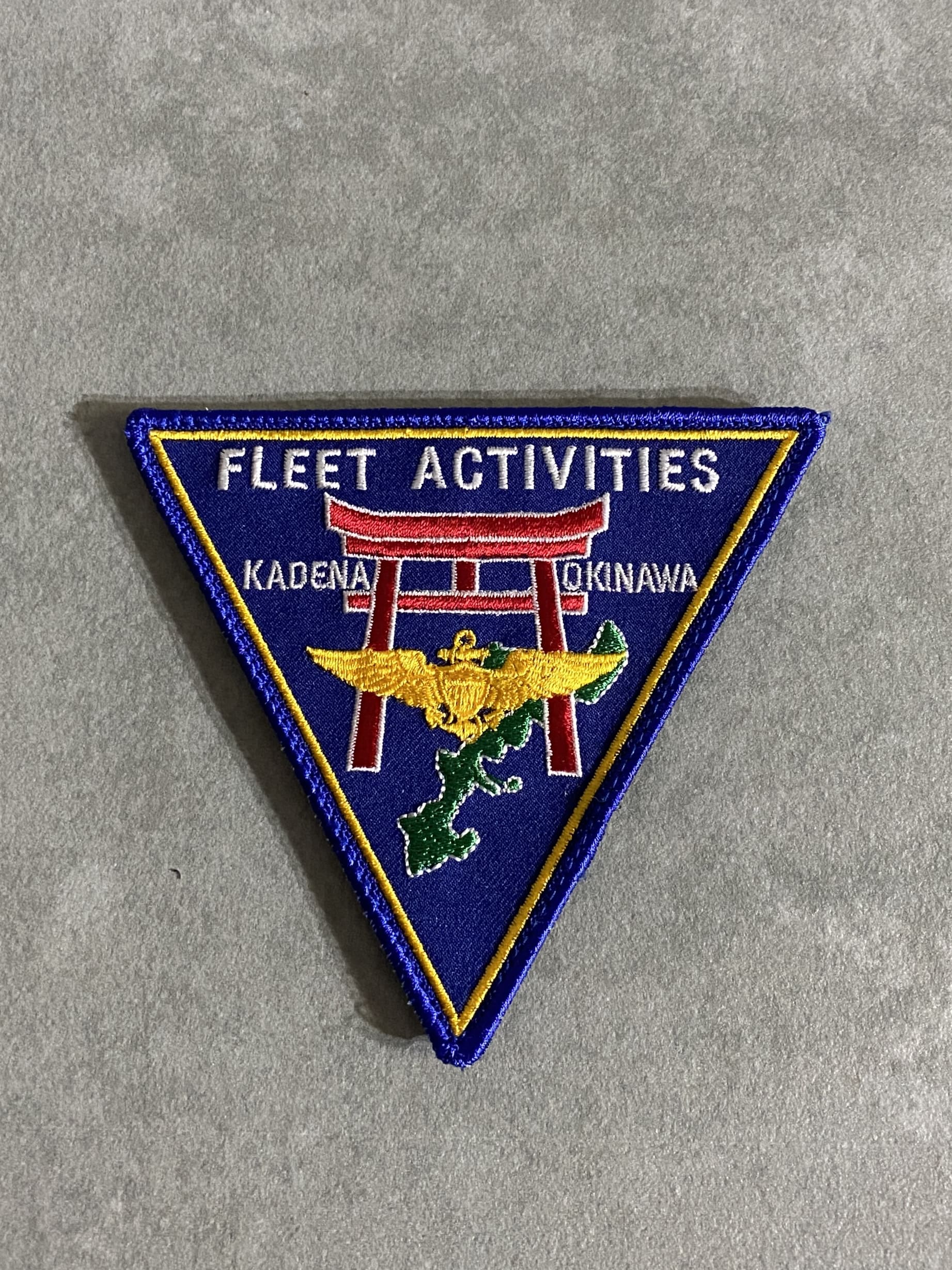 ワッペン

FLEET ACTIVITIES ワッペン

カラー：ブルー

サイズ：約10×11cm

裏地ベルクロ付

ジャケットやバッグなどにいかがでしょうか。