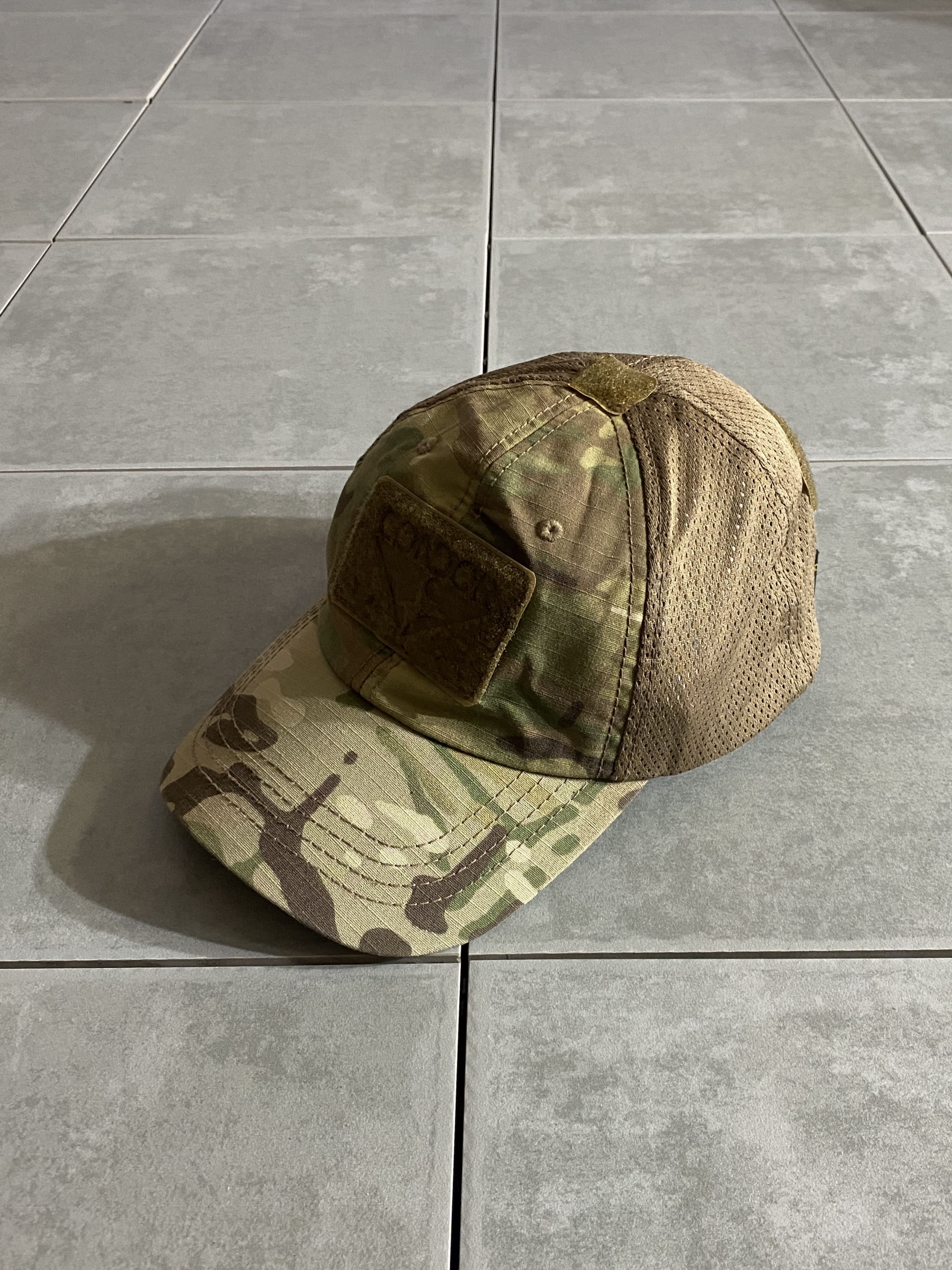 CONDOR

【CONDOR】Multicam Cap

【カラー】マルチカム

【サイズ】One Size

【素材】ポリエステル65％　コットン35％

CONDOR製のマルチカムキャップ。

前は迷彩、後ろはブラウンのツートーンカラー。

メッシュ素材なので、通気性がよく
夏も問題なくお使いいただけます。

ベルクロでサイズ調整するタイプで、
男女共に着用可能。

いかにもミリタリーなキャップです。

※画像の程度とは若干異なる場合がございますので予めご了承下さい。
(キズ、へこみ、汚れ、穴あき、ほつれ、文字書入れ(名前、ナンバー)など