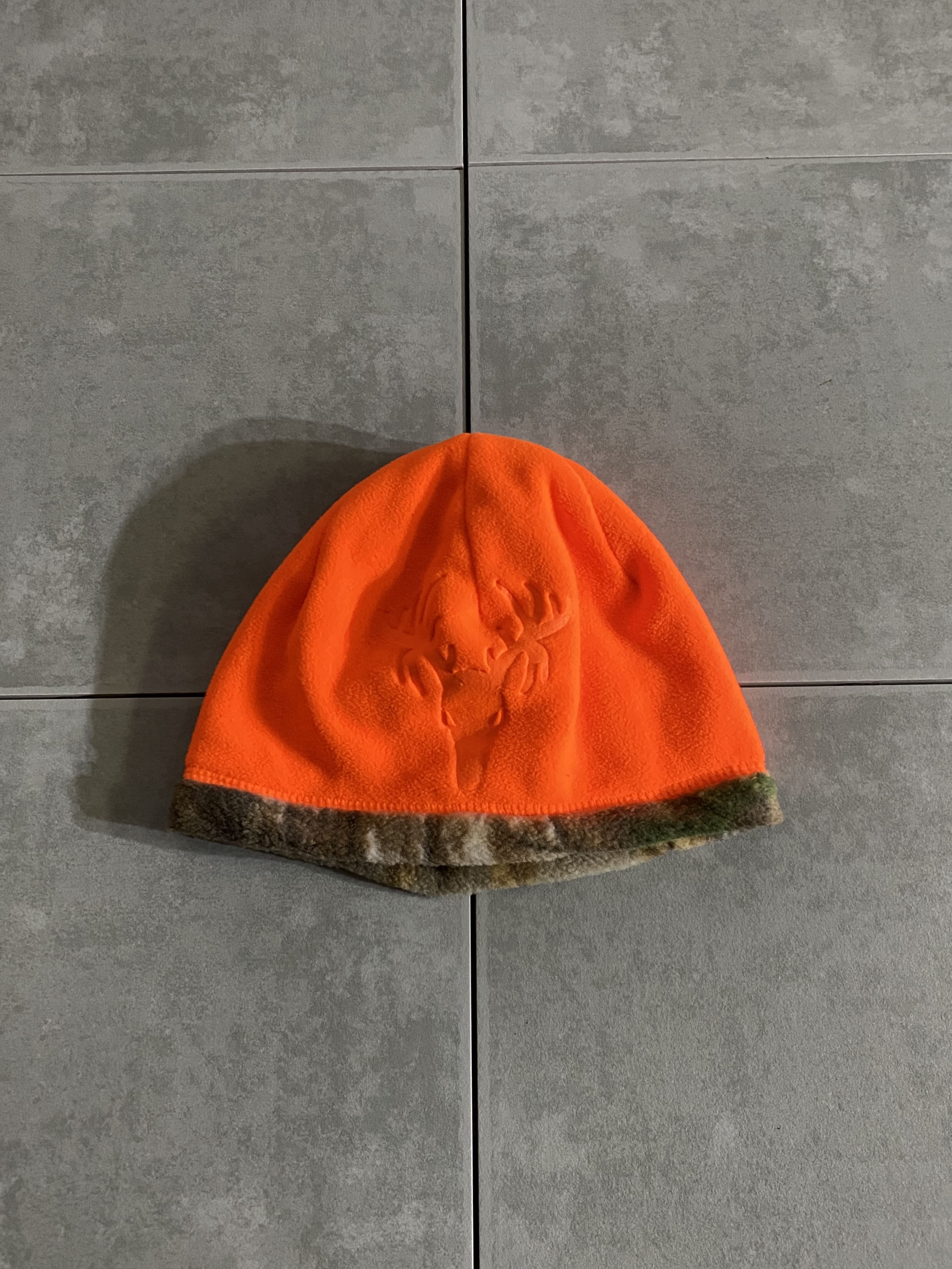 HOT SHOT

【HOT SHOT】Reversible Camo Fleece Beanie

【カラー】Blaze/Realtree 

【サイズ】One Size

【素材】ポリエステル100％

アウトドアハンティング愛好家向けブランド、HOT SHOT。

蛍光オレンジ、リアルツリーのリバーシブルビーニー。

普段使いはリアルツリー、ハンティング中は蛍光オレンジと
用途によって使い分けることができる機能的デザイン。

フリースの裏地が暖かく、快適に着用できるアイテムです。

※画像の程度とは若干異なる場合がございますので予めご了承下さい。
(キズ、へこみ、汚れ、穴あき、ほつれ、文字書入れ(名前、ナンバー)など
　　　　　　　　　　　　　　　