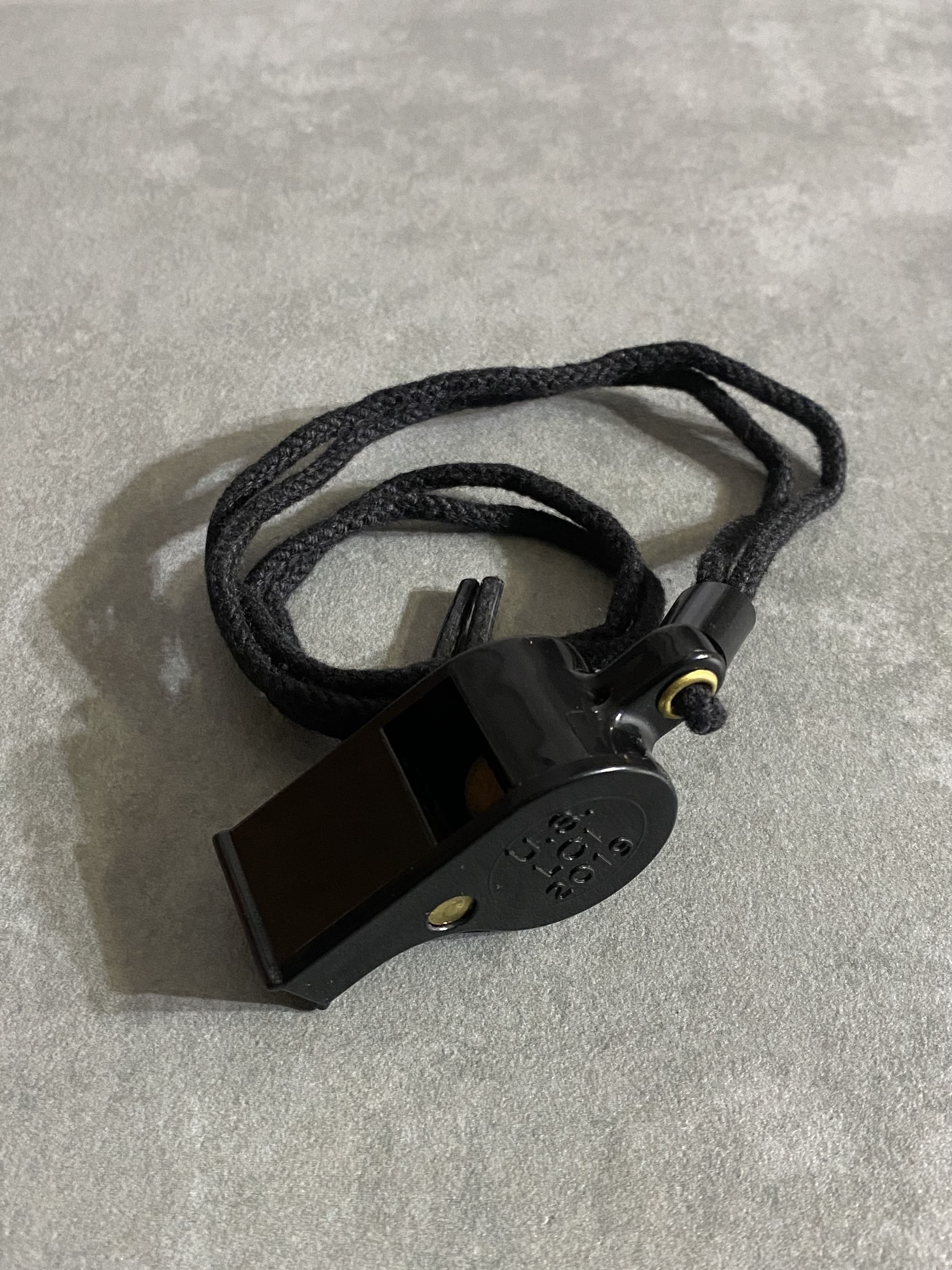 BRIGADE QM

【BRIGADE QM】Military Signal Whistle MADE IN USA

【カラー】ブラック

【サイズ】約6×2cm

【素材】プラスチック

アメリカ製のミリタリーホイッスル。

プラスチック製で数多く使用されているタイプ。

ストラップ付きで、首から下げることもでき
ストッパーも付いているので絞って調整する事ができます。

コルクボールの音響効果も高いアイテムです。

※画像の程度とは若干異なる場合がございますので予めご了承下さい。
(キズ、へこみ、汚れ、穴あき、ほつれ、文字書入れ(名前、ナンバー)など