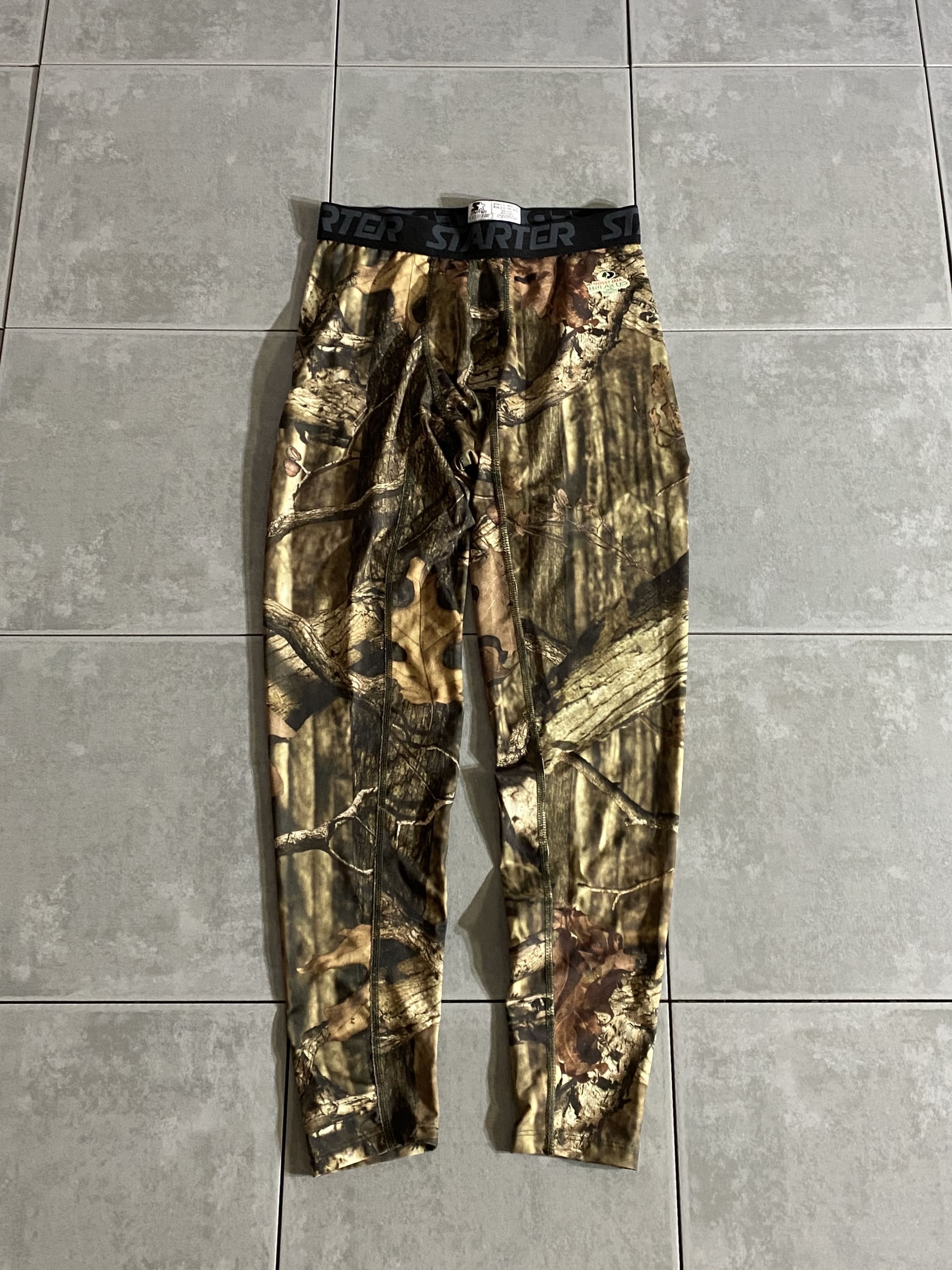 Real Tree

【STARTER × MOSSY OAK】Real Tree Camo Leggings Pants

【カラー】Real Tree Camo

【サイズ】M
ウエスト：約62-82cm　総丈：約85cm

【素材】ポリエステル84％　スパンデックス16％

リアルツリーカモのレギンスパンツ。

ストレッチ素材で縦横自由に伸縮し、
動きやすく体にやさしくフィット。

ツルツルとした肌触りで、気持ち良い生地感になっております。

状態もバッチリです。

※画像の程度とは若干異なる場合がございますので予めご了承下さい。
(キズ、へこみ、汚れ、穴あき、ほつれ、文字書入れ(名前、ナンバー)など