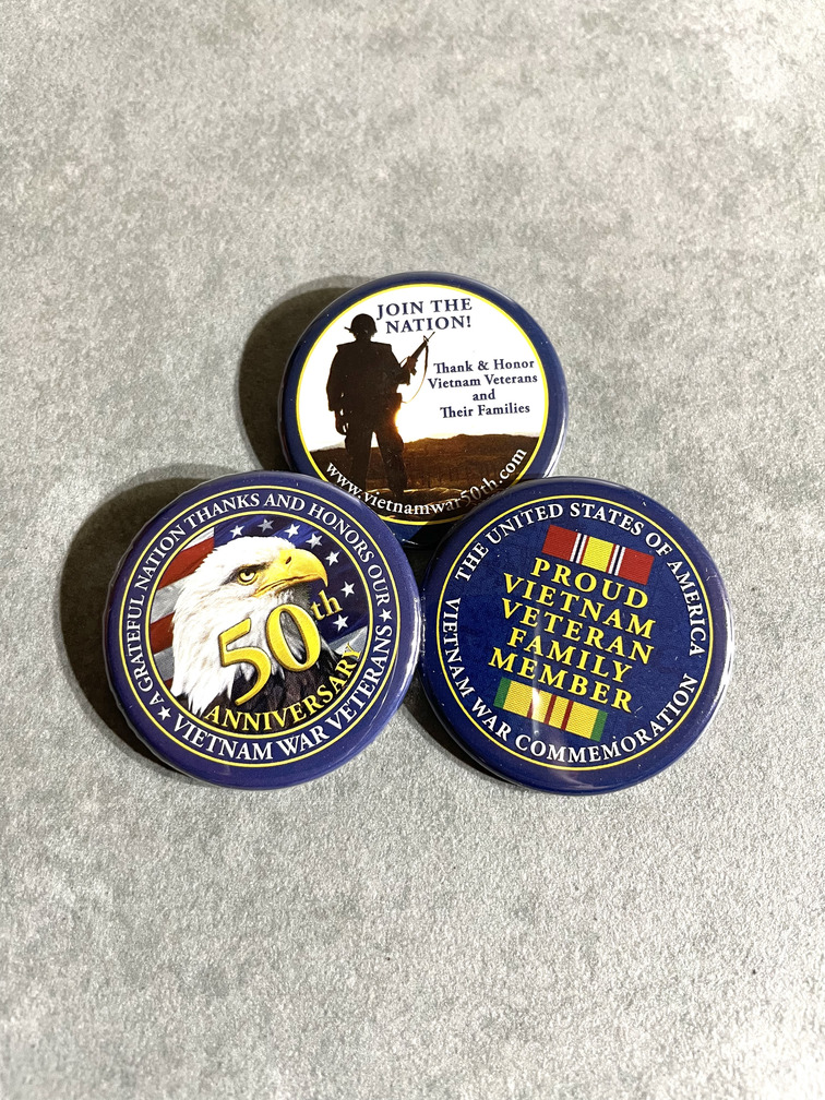 米軍放出品

ベトナム戦 追悼 50周年 缶バッチ 3点セット MADE IN USA

カラー:ブルー

サイズ:約4cm

アメリカ製 

※画像の程度とは若干異なる場合がございますので予めご了承下さい。
