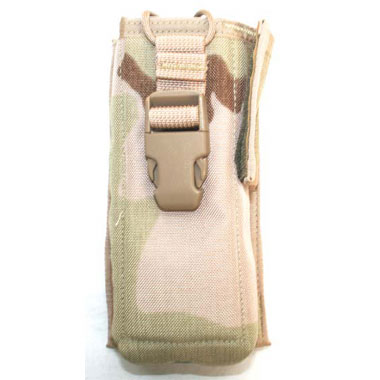 米軍放出品 実物

MOLLE AN/PRC-148
MBITR ラジオポーチ 3Cデザート

無線機を入れる専用ポーチです。
ボディーは厚手の保護クッションになっています。

ポーチ裏面にはウェビングとウェビングテープが
ついているのでMOLLE方式対応のポーチ類を
取り付けることができます。