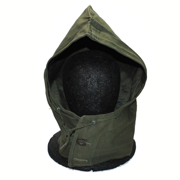 米軍払い下げ品　軍用実物

M1951 FIELD JAKET HOOD

M1951フィールドジャケット専用フード

フィールドジャケットに固定できます。

フードの両サイドにはコットン性の
コードがありフードホールのサイズを調整できます。