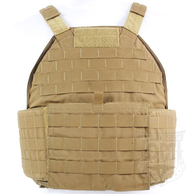 米軍放出品 軍用実物

EAGLE USMC
SCALABLE PLATE CARRIER W/CB

海兵隊コヨーテ プレートキャリアー
カマーバンド付

ソフトアーマーベストで厚みがあります。

MOLLE対応のベストなので、コヨーテポーチを
お好きな位置に装着することが可能。

現在もっとも使用されている定番の
海兵隊ボディーアーマーです。